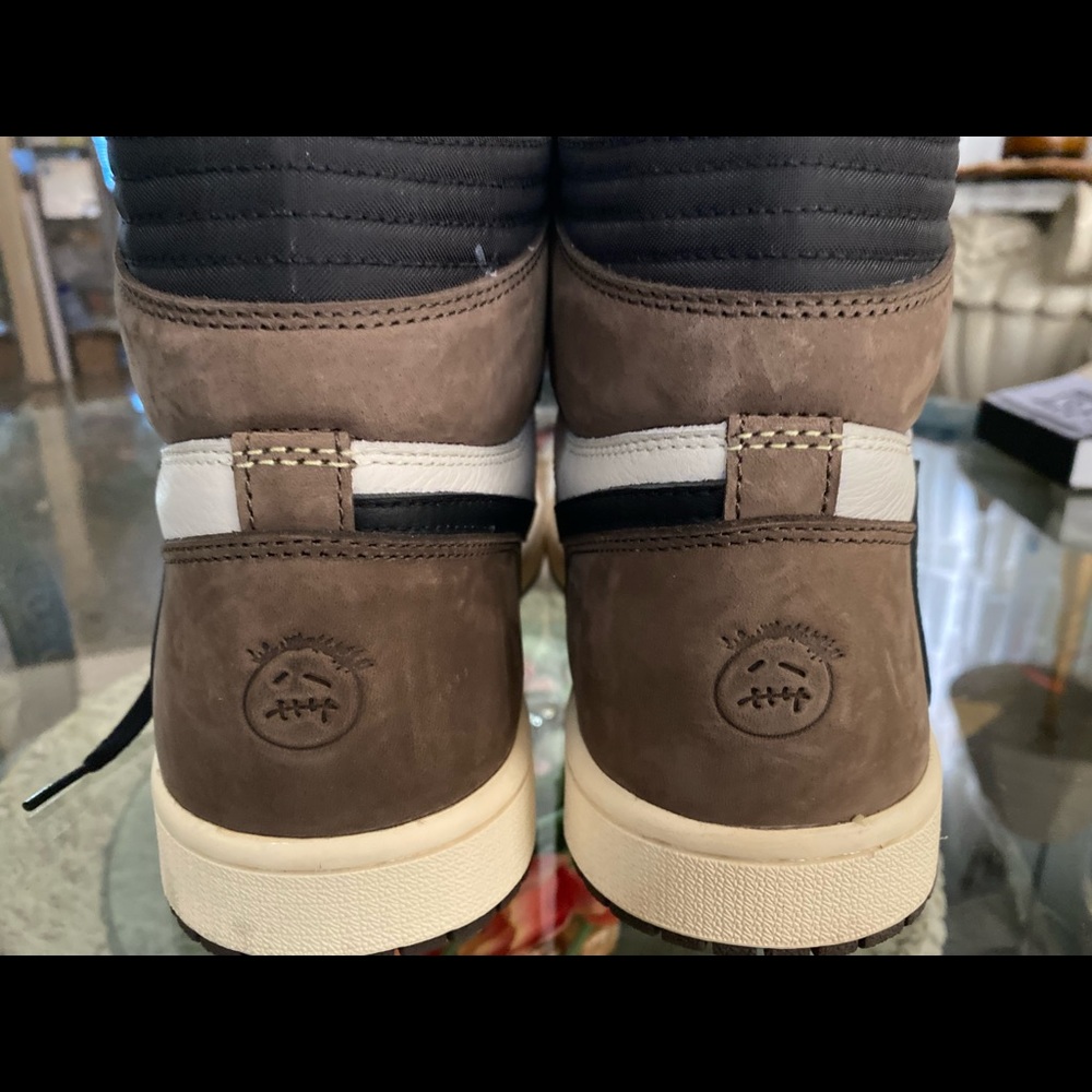 Travis Scott Jordan 1